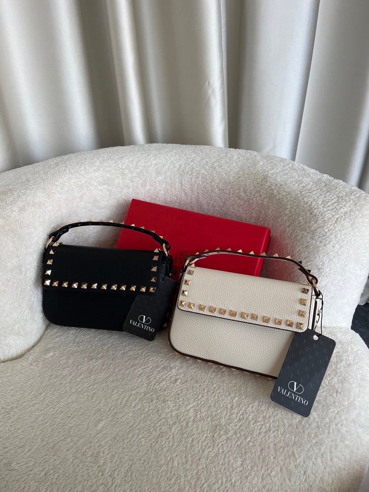 Valentino Garavani Rockstud Deri Omuz Çantası