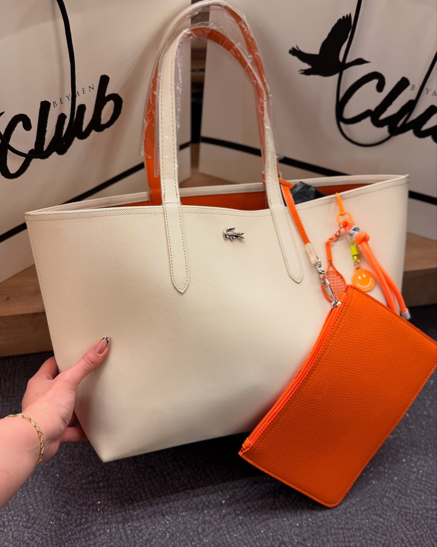 Lacoste Anna Çift Taraflı Omuz Çantası