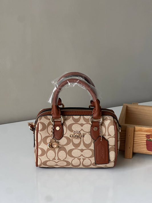 COACH Mini Rowan Crossbody Çanta (CHARMLI)