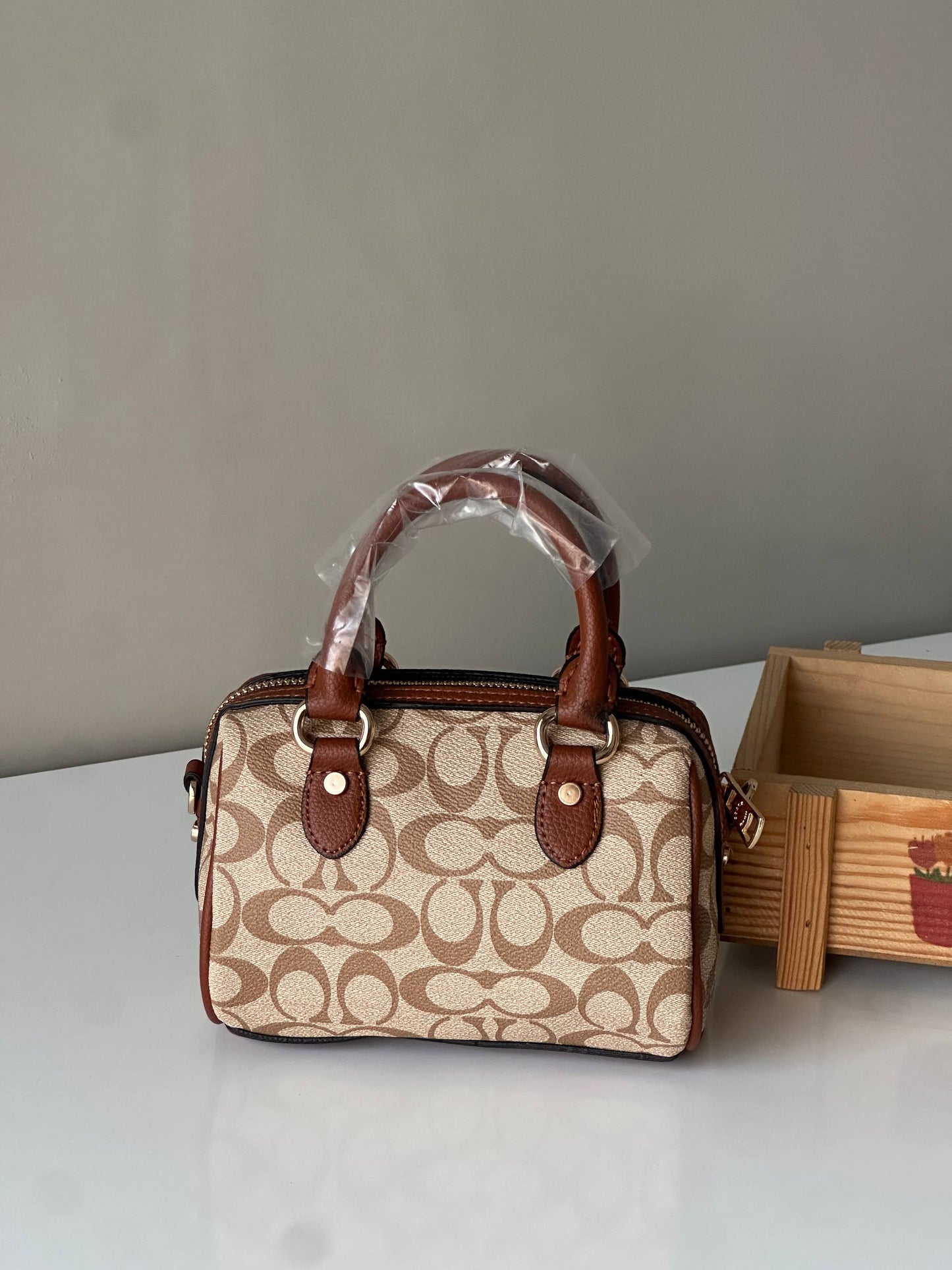 COACH Mini Rowan Crossbody Çanta (CHARMLI)