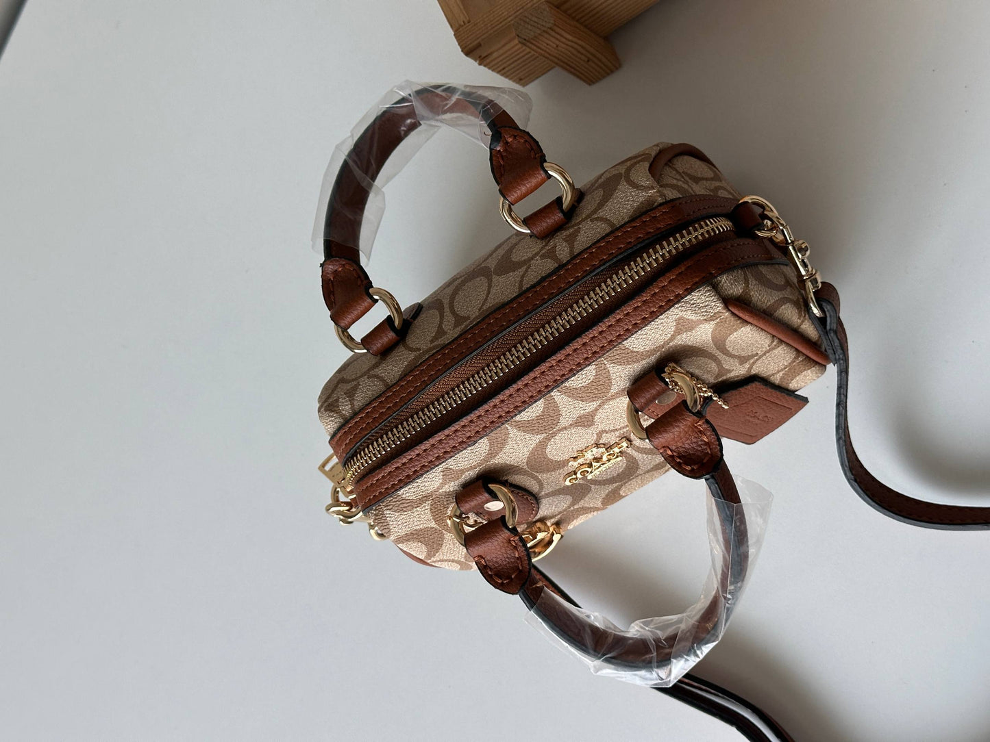 COACH Mini Rowan Crossbody Çanta (CHARMLI)