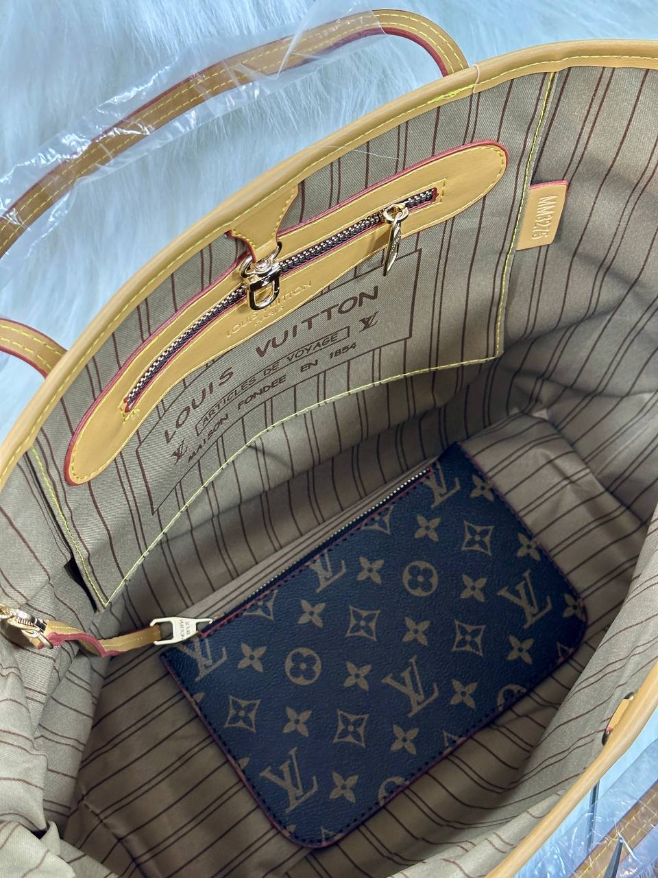 Louis Vuitton Neverfull Bag
