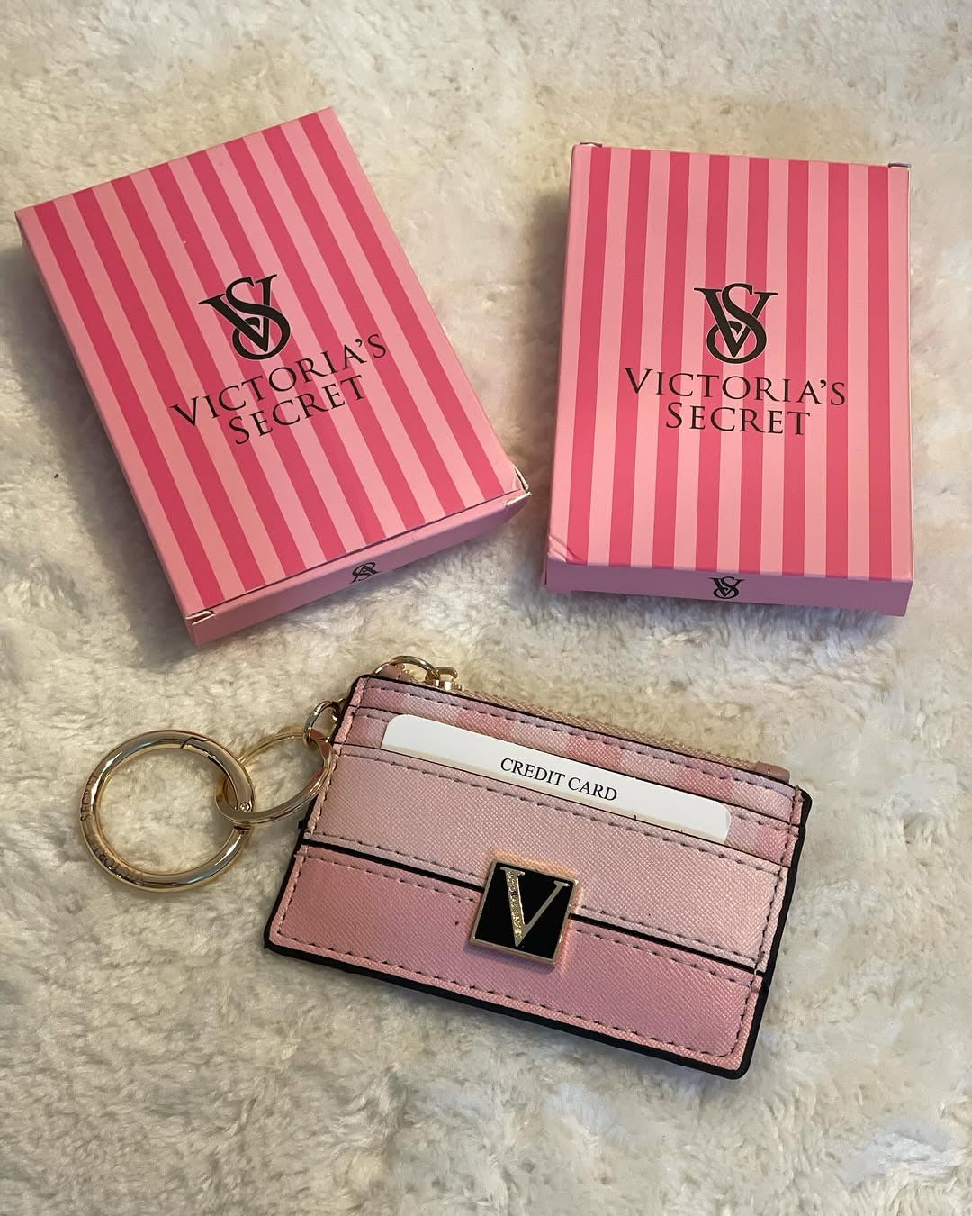 Victoria’s Kartlık Cüzdan