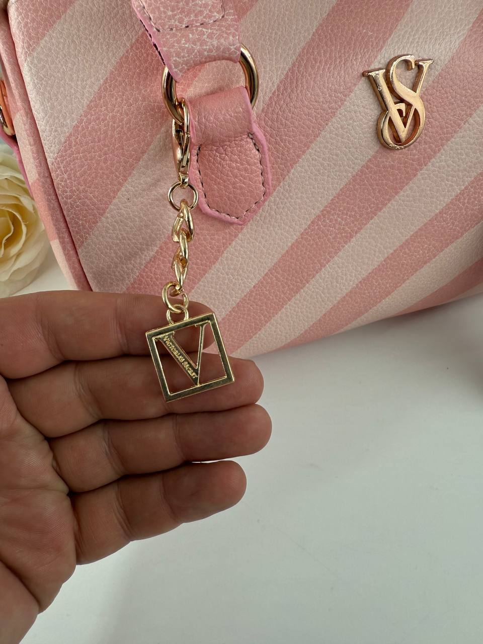 VICTORIA’S SECRET Speedy